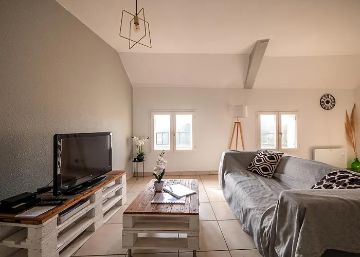 Appartement Chaleureux Avec 2 Grandes Chambres