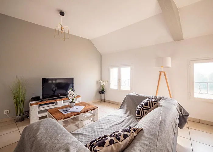 Appartement Chaleureux Avec 2 Grandes Chambres